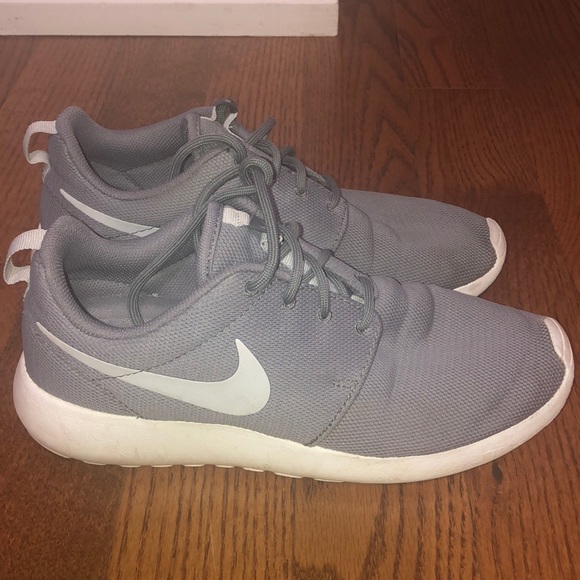 Women's Nike Roshe One Gray Women's Nike Roshe One Gray